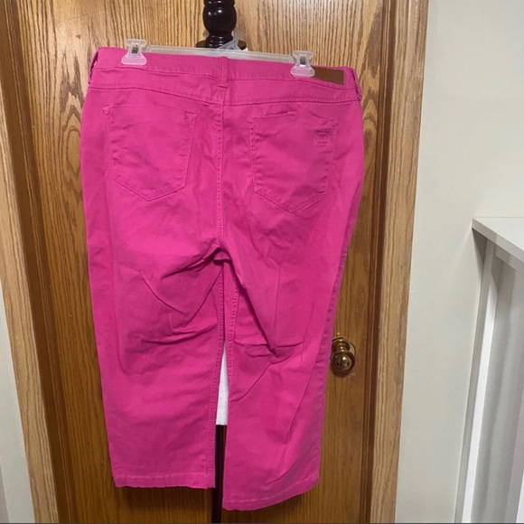 Cute fuchsia, pink crop pants size 12 - Picture 3 of 4